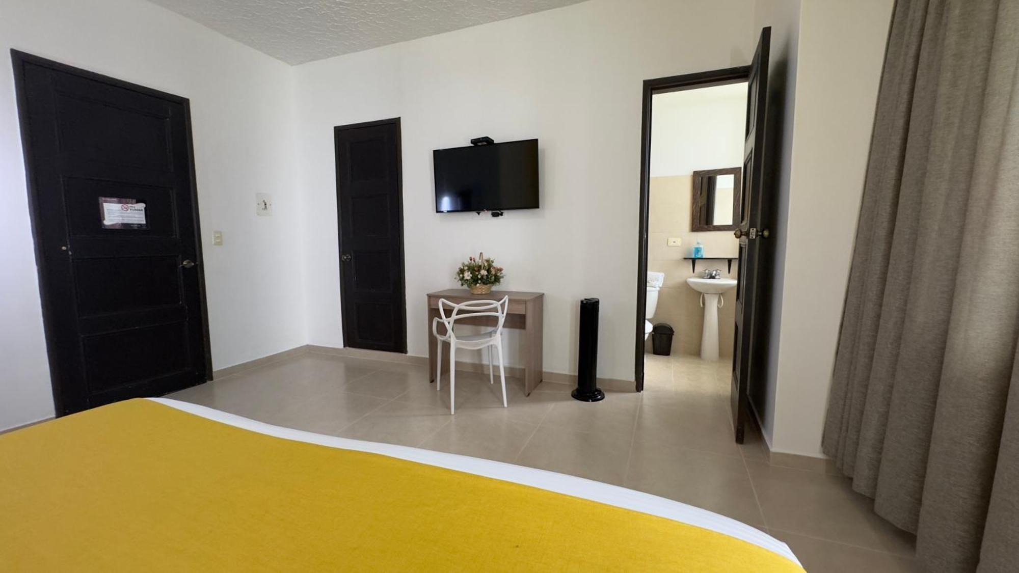 Hotel Cataluna - Soluciones Hoteleras 佩雷拉 外观 照片
