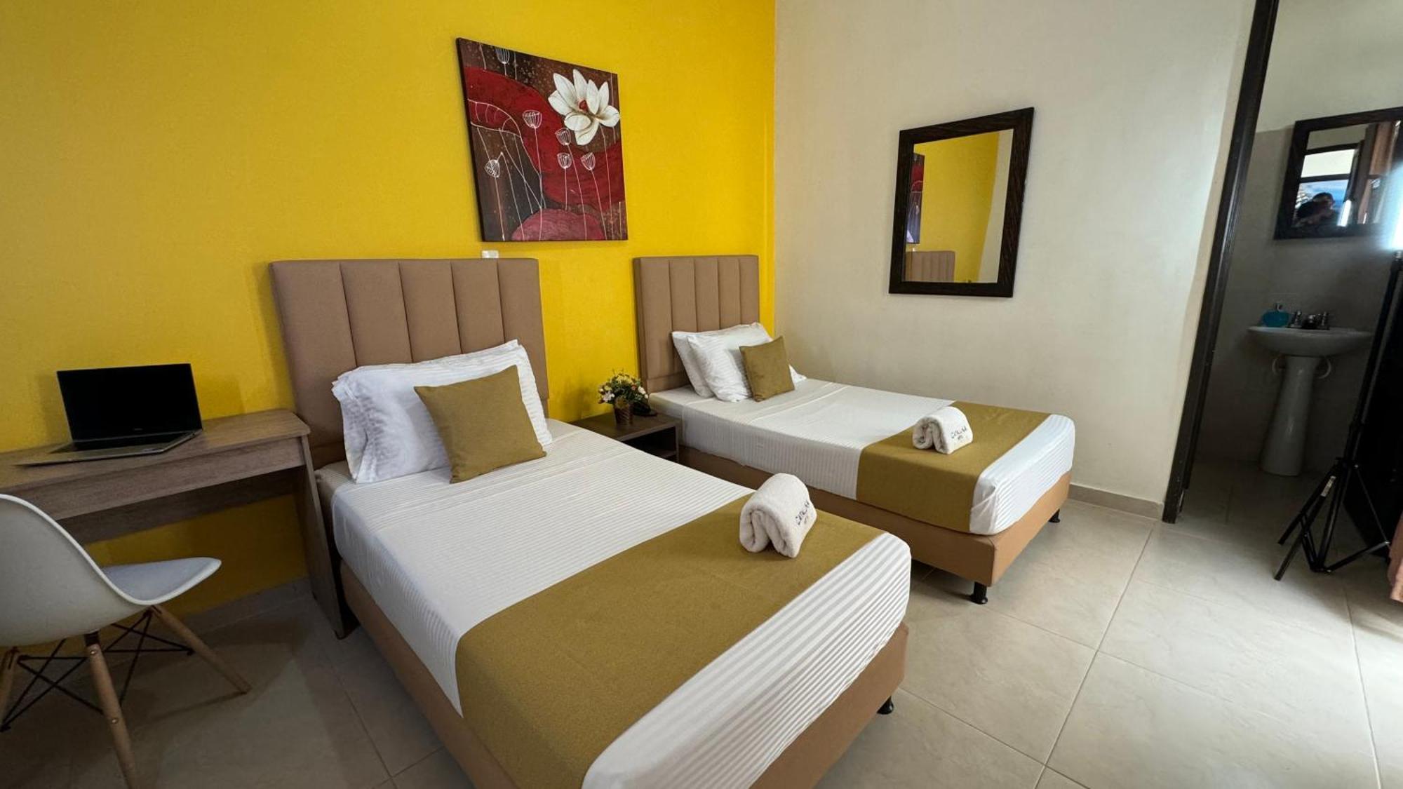 Hotel Cataluna - Soluciones Hoteleras 佩雷拉 外观 照片