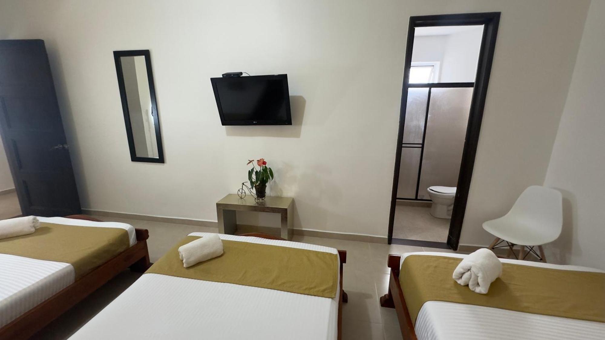 Hotel Cataluna - Soluciones Hoteleras 佩雷拉 外观 照片